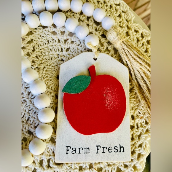*White Beaded “Farm Fresh” Apple Tag Garland - Picture 13 of 13